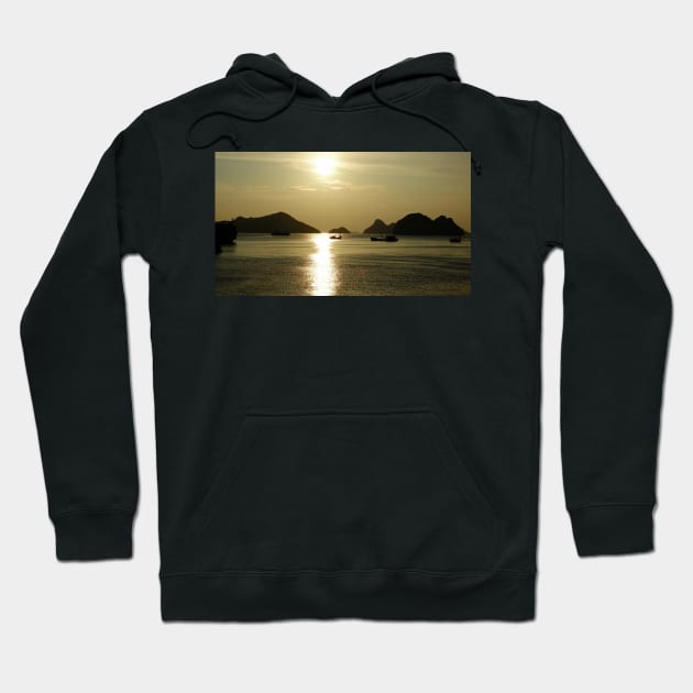 Vietnam, Coucher de soleil a Cat Ba Hoodie by franck380